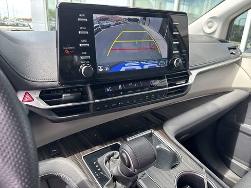 Used 2023 Toyota Sienna Limited AWD/4WD image 11