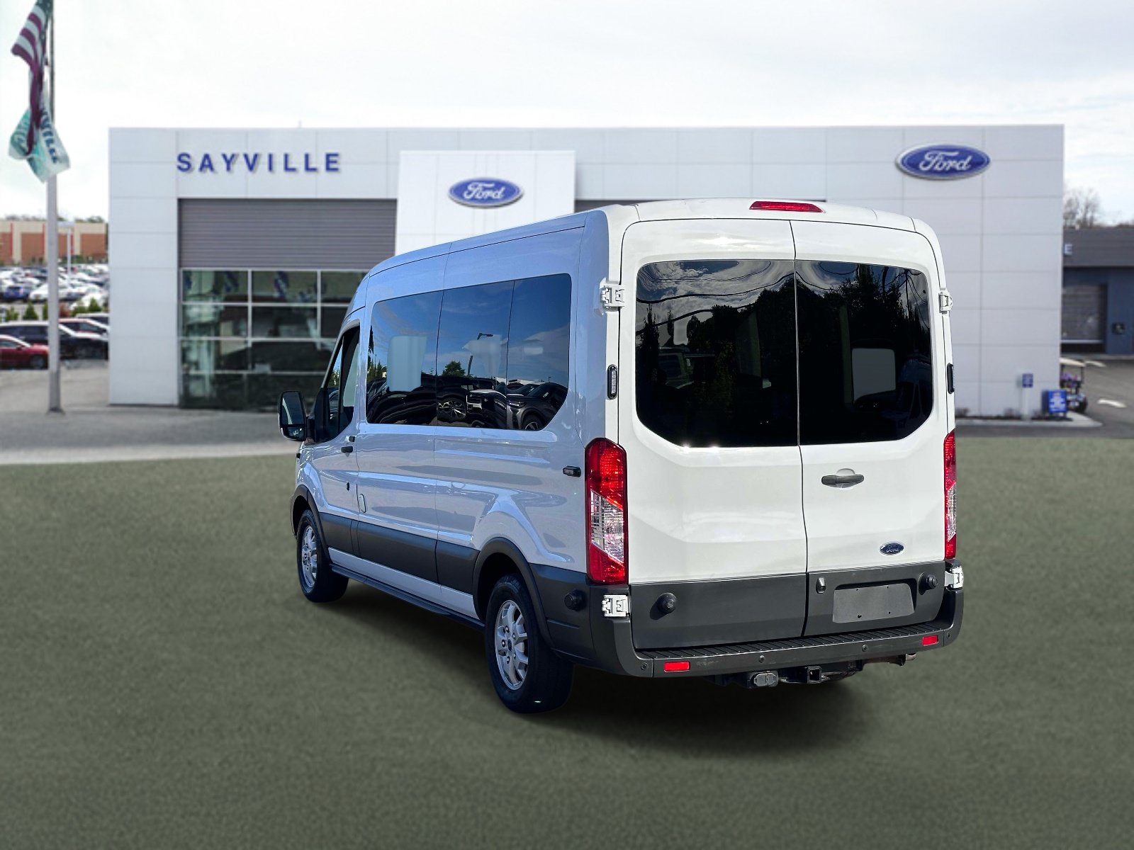 Used 2015 Ford Transit 350 XLT RWD image 4