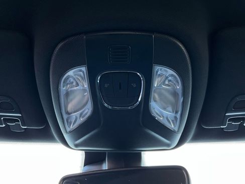 Used 2025 Jeep Compass Trailhawk image 16