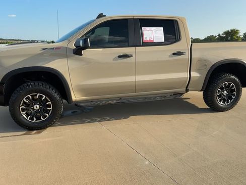 Used 2022 Chevrolet Silverado 1500 ZR2 w/ Technology Package image 4