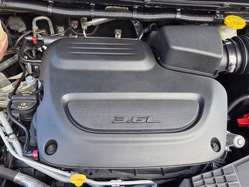 Used 2022 Chrysler Pacifica Touring-L image 21