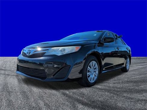 Used 2014 Toyota Camry LE image 8