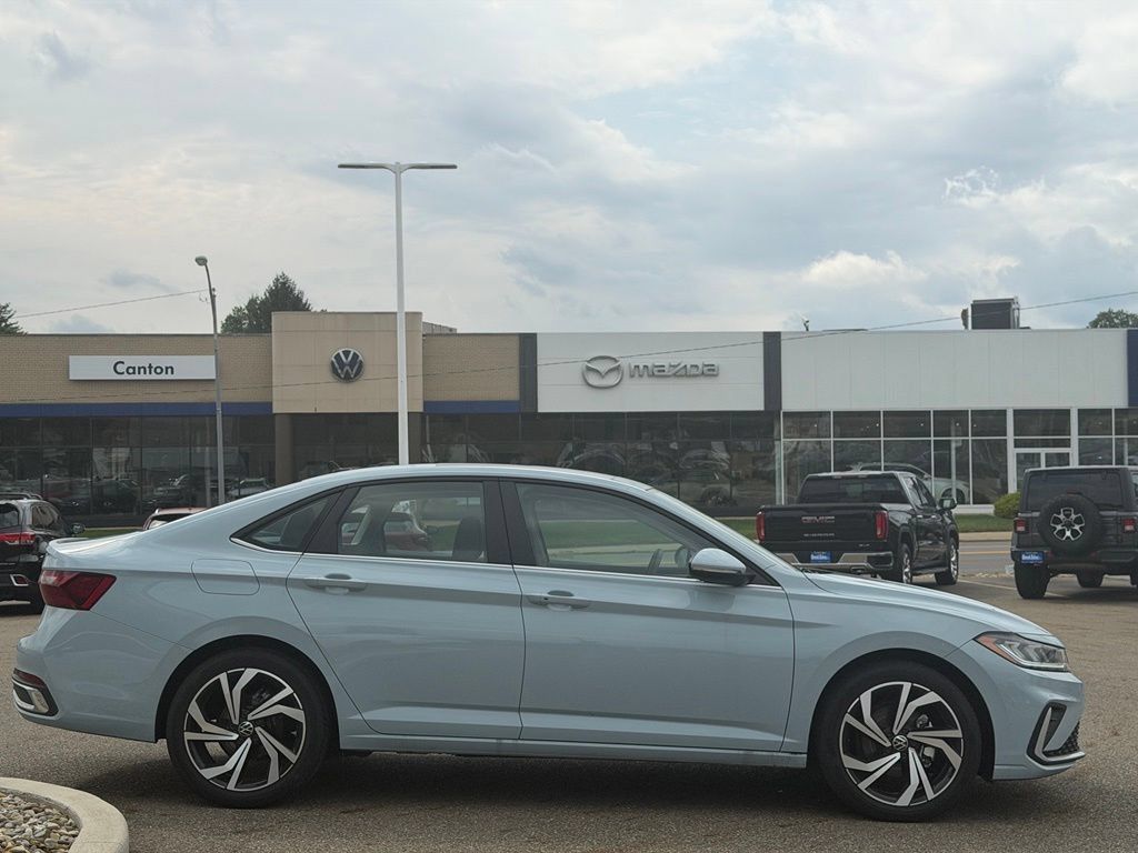 Used 2026 Volkswagen Jetta SEL FWD image 6