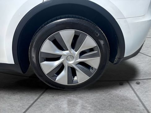 Used 2023 Tesla Model Y Long Range AWD/4WD image 18