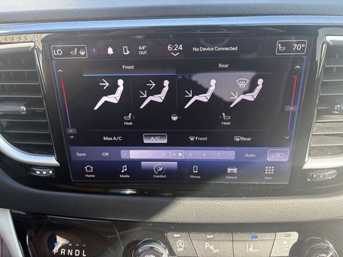Used 2023 Chrysler Pacifica Touring-L FWD image 19