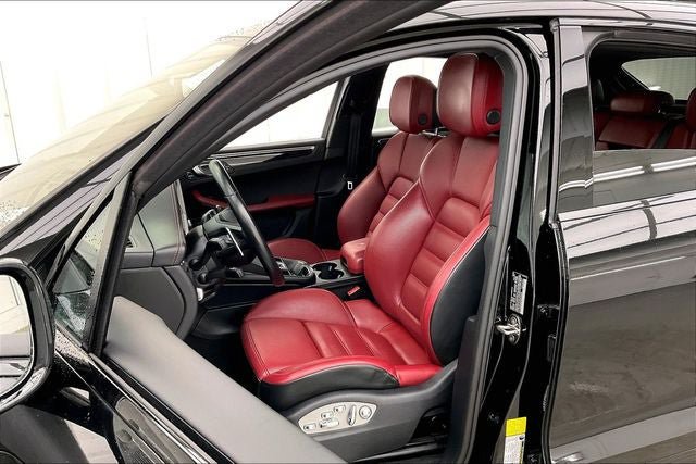 Used 2022 Porsche Macan S AWD/4WD image 8