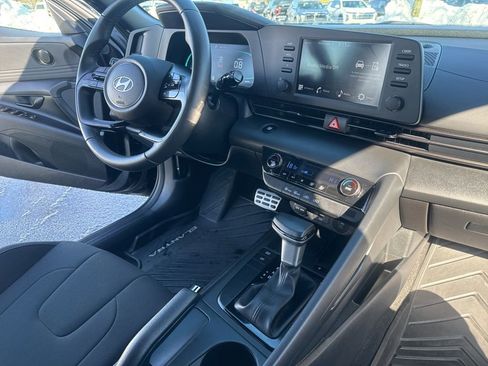 Used 2025 Hyundai Elantra Sport image 26