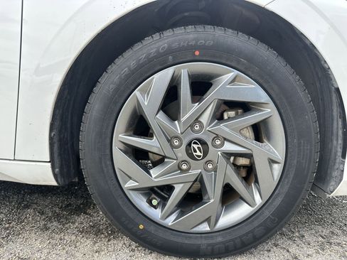 Used 2024 Hyundai Elantra SEL FWD image 18