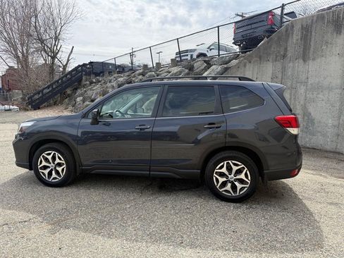 Used 2019 Subaru Forester Premium image 2