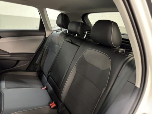 Certified 2023 Volkswagen Taos SE FWD image 20