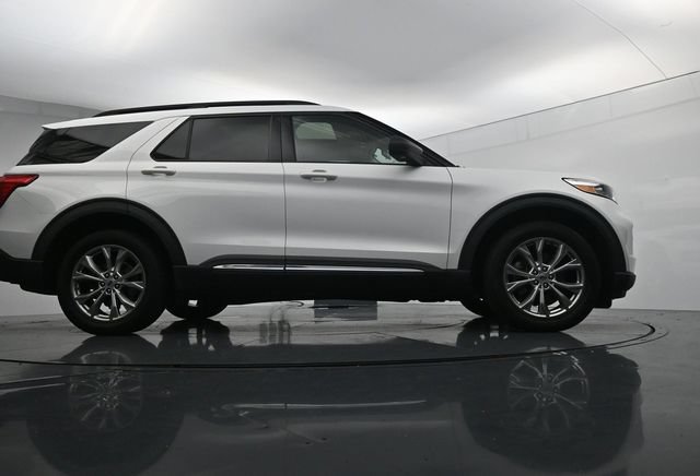 Certified 2021 Ford Explorer XLT w/ Equipment Group 202A AWD/4WD image 34
