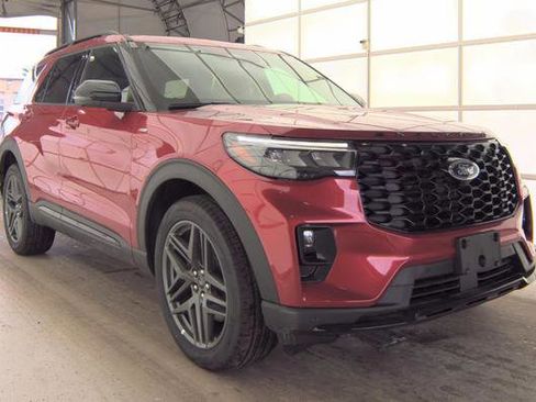 Used 2025 Ford Explorer ST-Line w/ Premium Package image 2