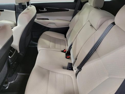 Used 2020 Kia Sorento LX FWD image 21