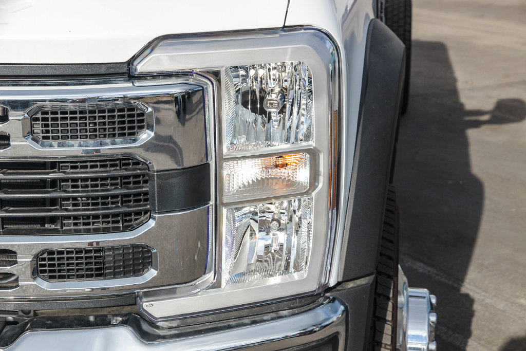 New 2026 Ford F550 4x4 Crew Cab Super Duty w/ XLT Value Package image 8