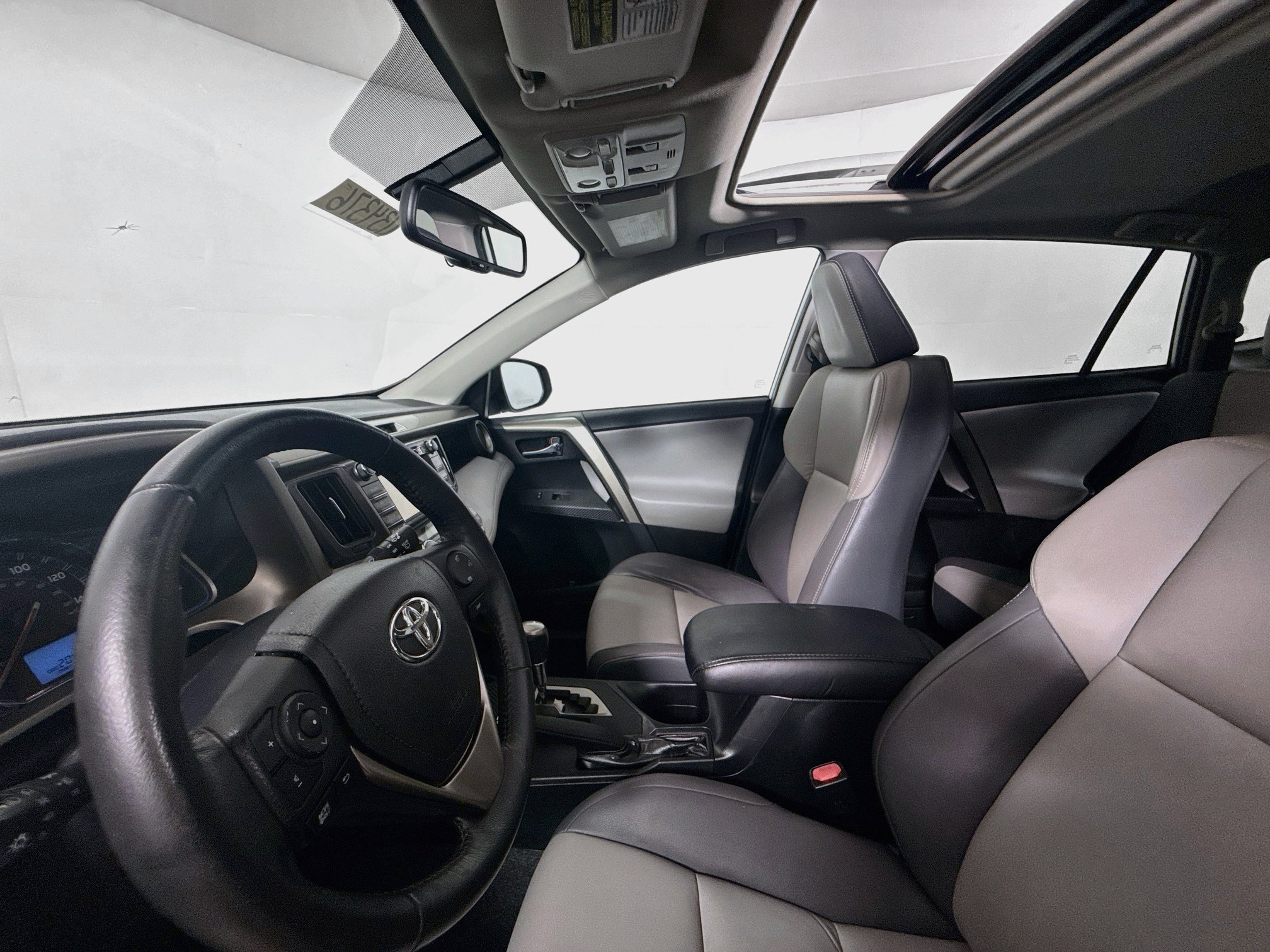 Used 2015 Toyota RAV4 Limited FWD image 21