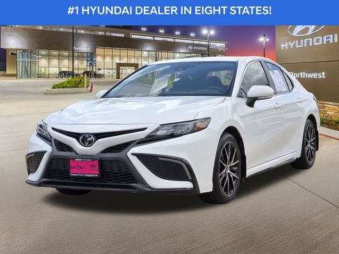 Used 2023 Toyota Camry SE FWD image 2