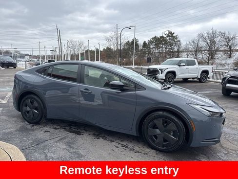 Used 2025 Toyota Prius LE image 7