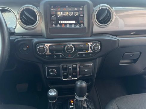 Used 2019 Jeep Wrangler Unlimited Sahara w/ Safety Group AWD/4WD image 9