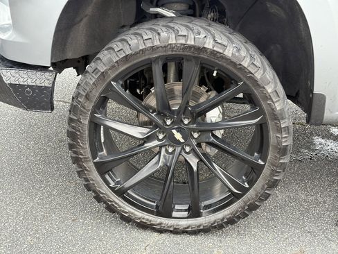 Used 2023 Chevrolet Silverado 1500 LT AWD/4WD image 27