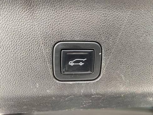 Used 2021 GMC Yukon XL Denali w/ Advanced Technology Package image 8