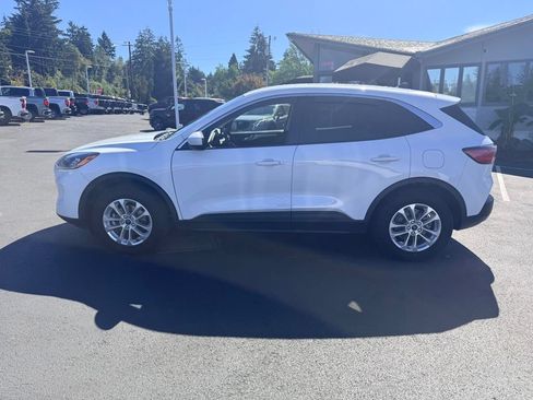 Used 2021 Ford Escape SE w/ Cold Weather Package AWD/4WD image 2
