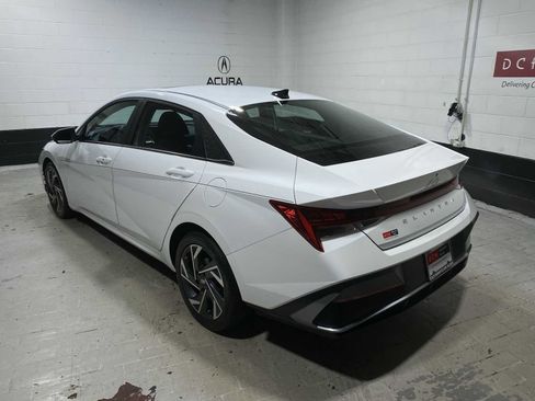 Used 2024 Hyundai Elantra SEL w/ Convenience Package image 4