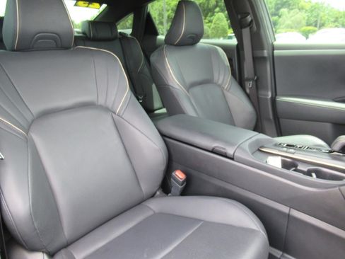 Used 2023 Toyota Crown AWD/4WD image 9