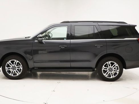 Used 2025 Ford Expedition Active AWD/4WD image 5