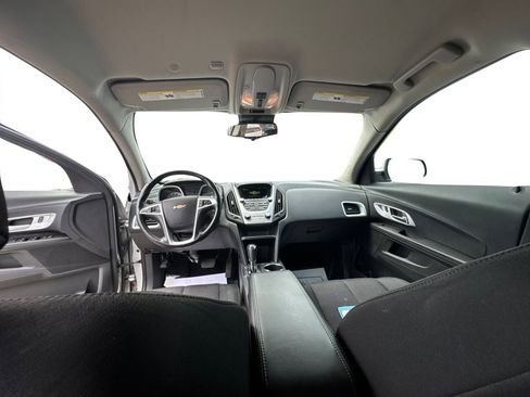 Used 2017 Chevrolet Equinox LT image 33