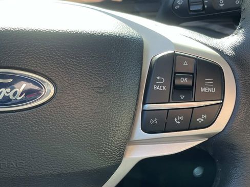 Used 2023 Ford Explorer Limited w/ Limited Technology Package image 17