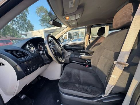 Used 2019 Dodge Grand Caravan SE image 8