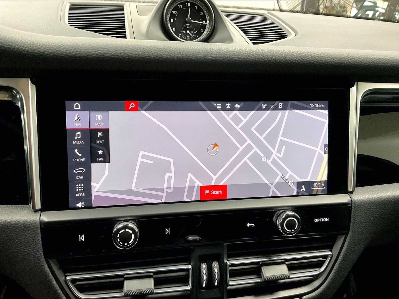 Certified 2023 Porsche Macan AWD/4WD image 39