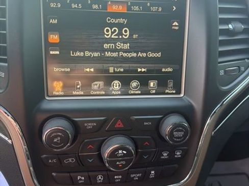 Used 2017 Jeep Grand Cherokee Limited image 30