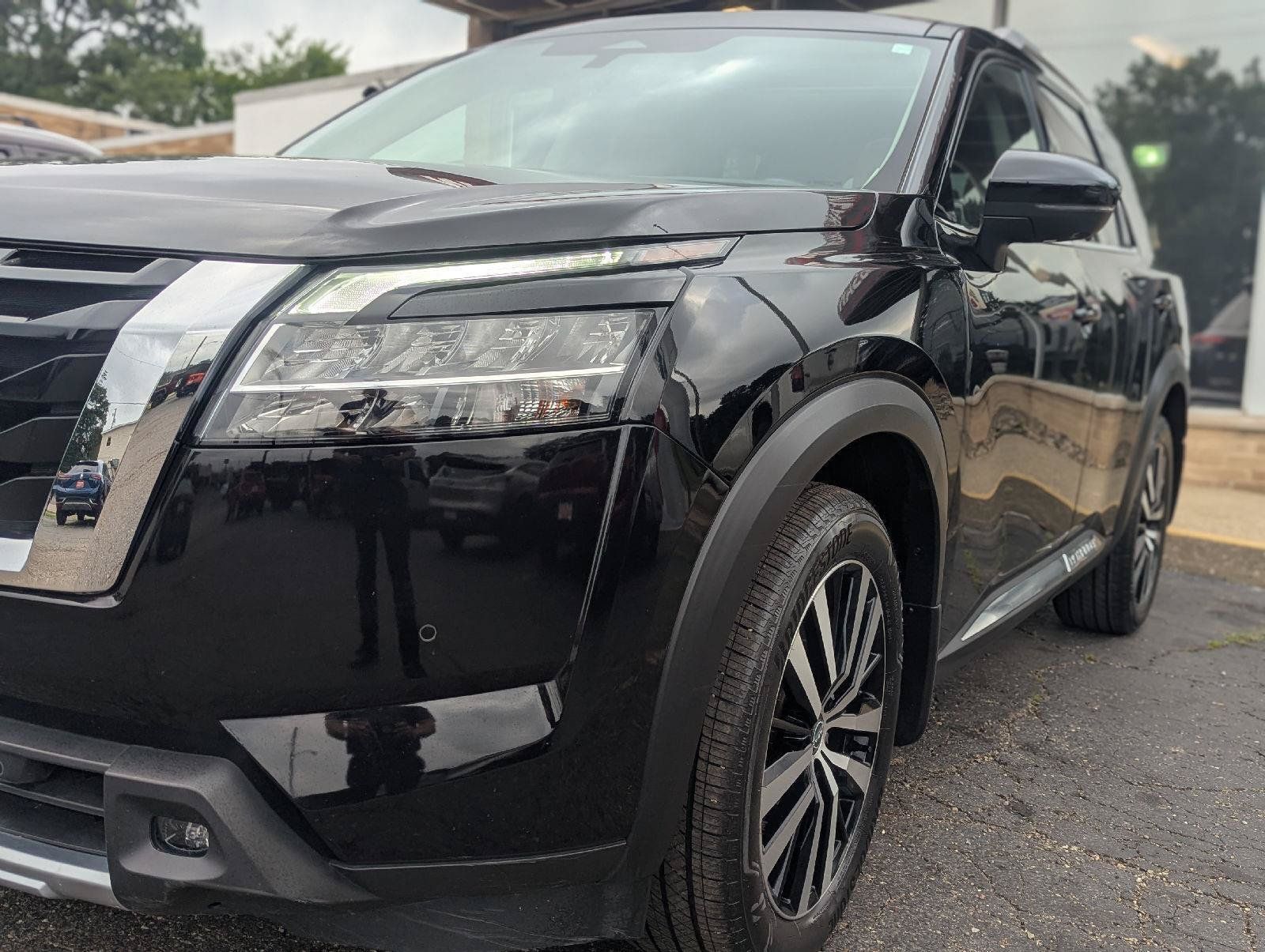 Used 2023 Nissan Pathfinder Platinum w/ Cargo Package AWD/4WD image 12