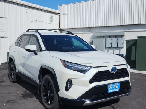 Used 2022 Toyota RAV4 SE w/ SE Grade Weather Package AWD/4WD image 7