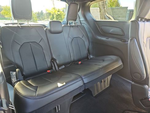 New 2026 Chrysler Pacifica Select image 12