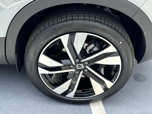 New 2024 Volvo XC40 B5 Plus w/ Climate Package image 5