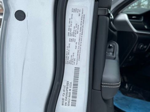 Used 2023 Jeep Grand Cherokee L Laredo image 37