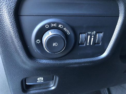 Certified 2022 Jeep Grand Cherokee Limited w/ Trailer Tow Prep Group (B) image 12