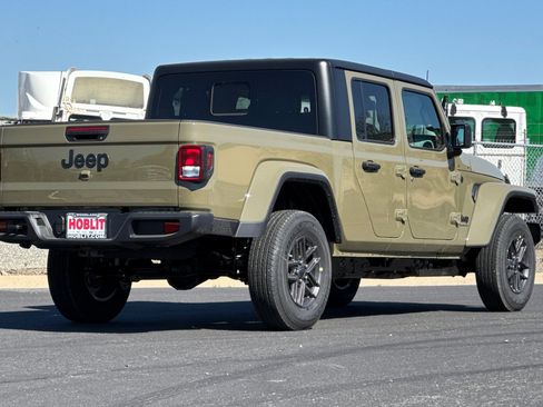 New 2026 Jeep Gladiator Sport image 3