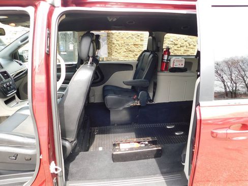 Used 2020 Dodge Grand Caravan SXT FWD image 21