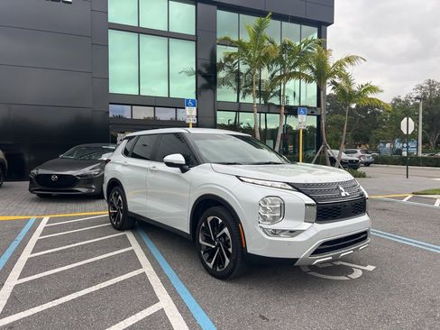 Used 2024 Mitsubishi Outlander FWD image 5