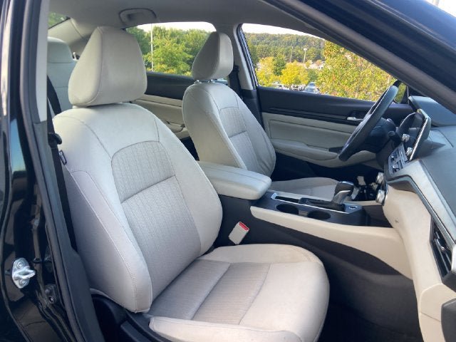 Used 2025 Nissan Altima 2.5 SV FWD image 14