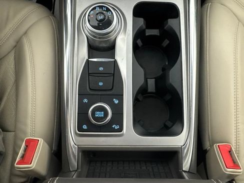Certified 2020 Ford Explorer Platinum w/ Premium Technology Package AWD/4WD image 18