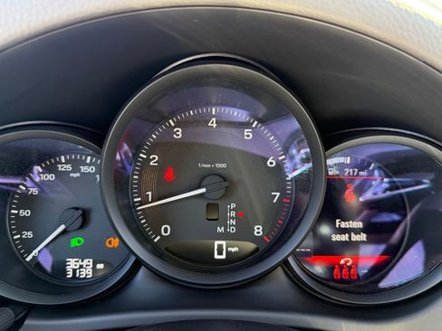 Certified 2025 Porsche Macan image 34