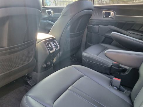 Certified 2023 Kia Sorento SX FWD image 7
