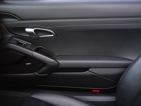 Used 2019 Porsche 718 Boxster RWD image 16