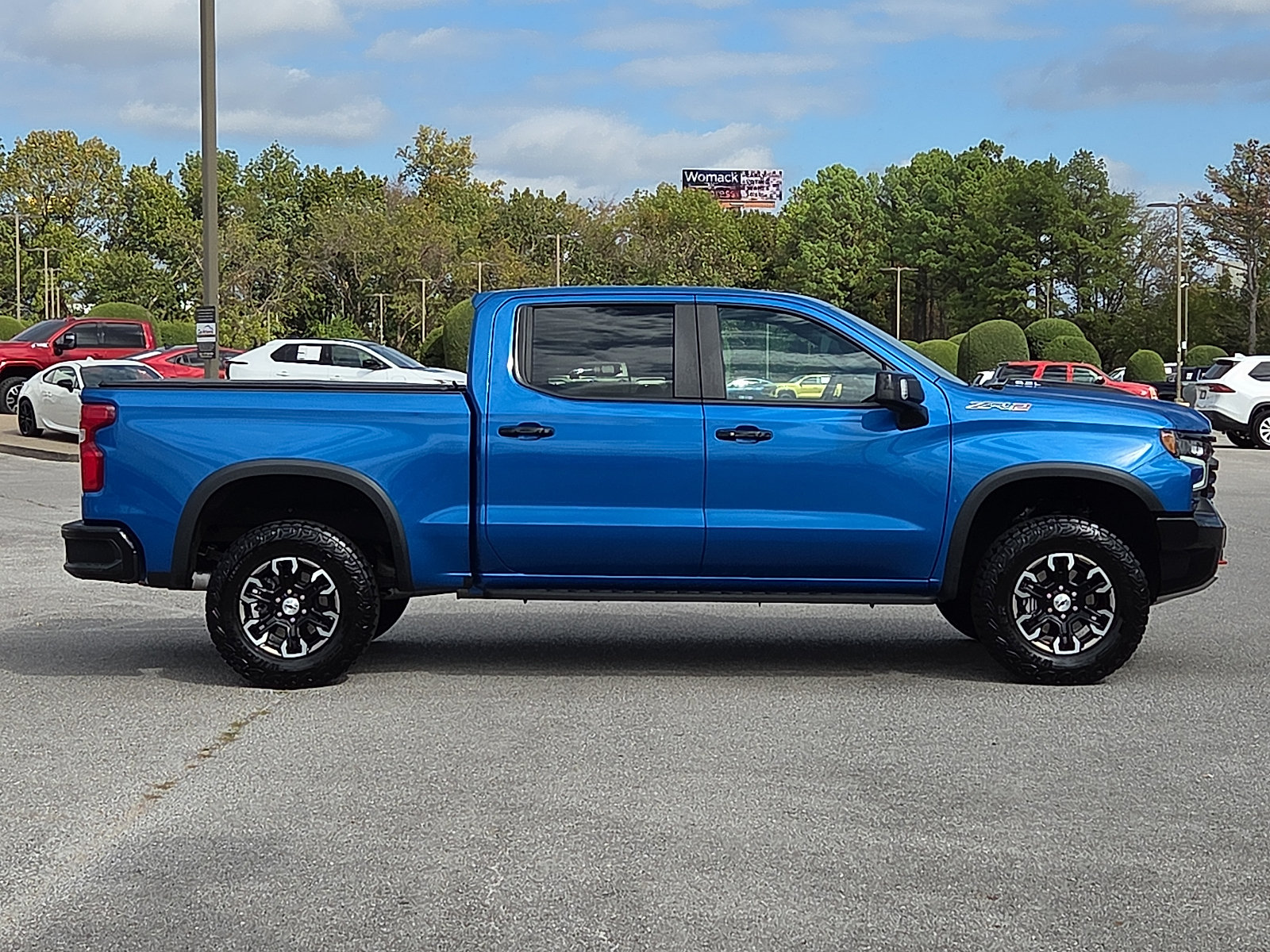 Used 2023 Chevrolet Silverado 1500 ZR2 w/ Technology Package AWD/4WD image 6