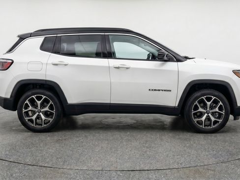 Used 2025 Jeep Compass Limited image 11