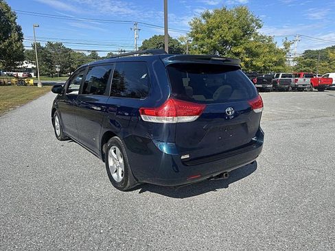 Used 2012 Toyota Sienna LE image 3